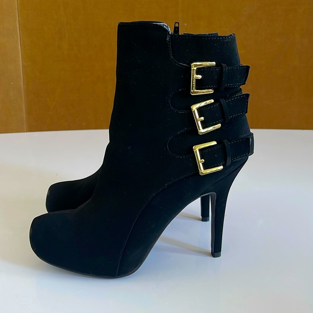 NEW Madeline Girl Ankle Boots 🖤 SO sexy AND easy to walk in!